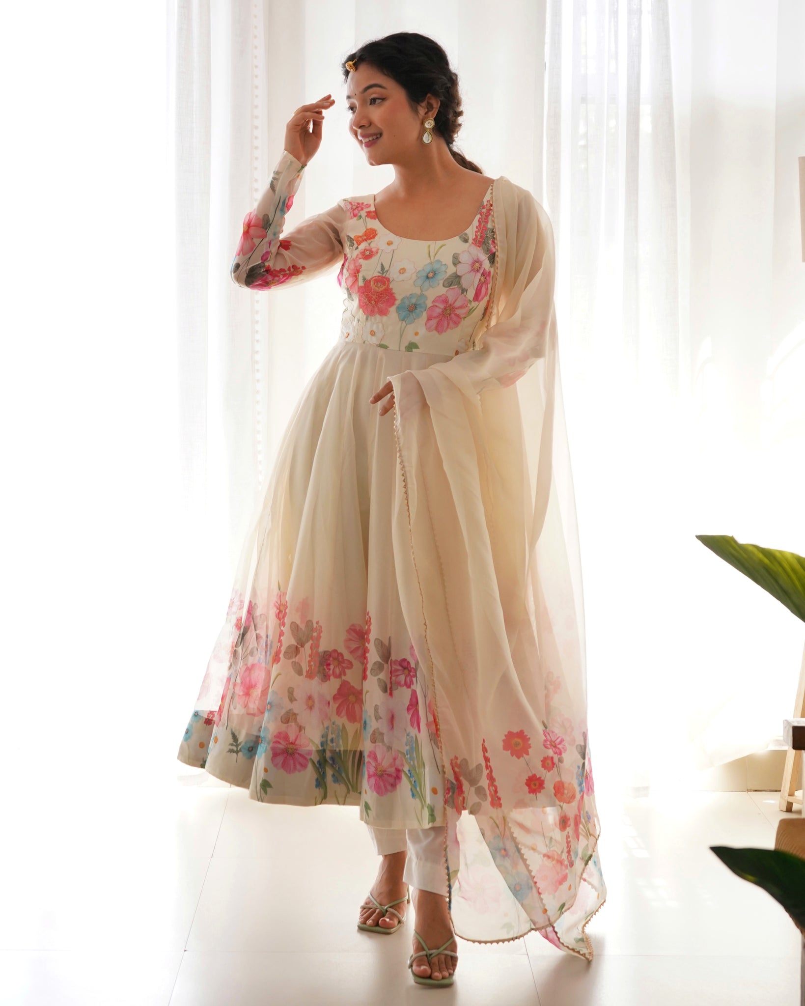 FLORAL ELEGANCE: CREAM COLOR FLOWER PRINT ANARKALI WITH ZARI WORK AND DUPATTA