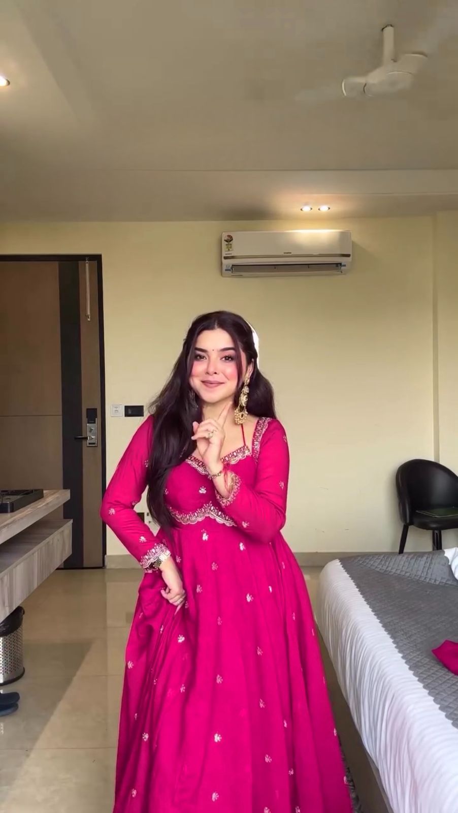 PREMIUM FAUX GEORGETTE PINK ANARKALI WITH THREAD & SEQUENCE WORK