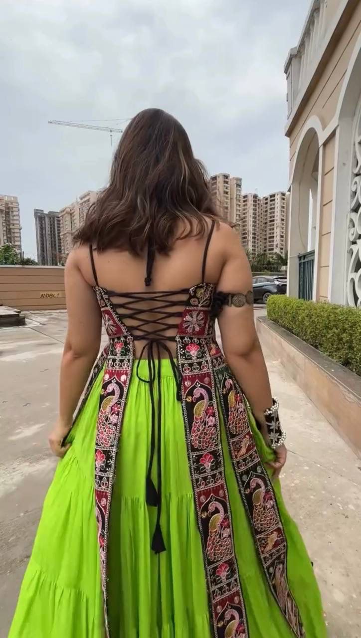 PREMIUM NAVRATRI COLLECTION – TRENDY 3-PIECE ETHNIC SET