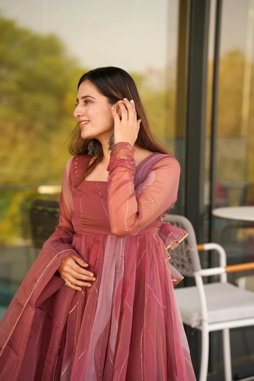 STUNNING SALMON SOFT ORGANZA ANARKALI SUIT SET WITH LACE BORDER DUPATTA